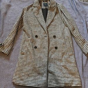 Forever 21 black and white coat size M